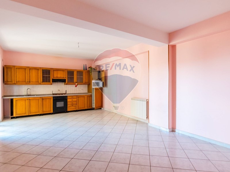 Quadrilocale in Vendita a Aci Catena, 145'000€, 120 m²