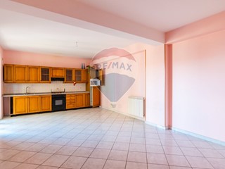 Quadrilocale in Vendita a Aci Catena, 145'000€, 120 m²
