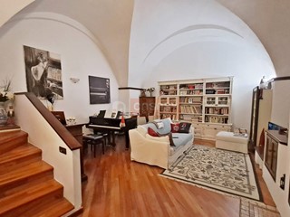 Rustico in Vendita a Albenga, 250'000€, 220 m²