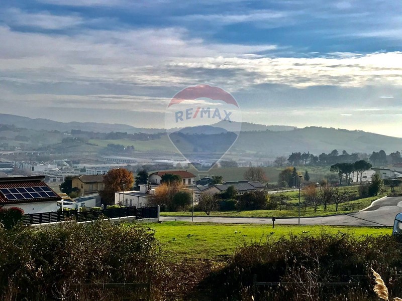 Terreno edificabile in Vendita a Ancona, 150'000€, 750 m²