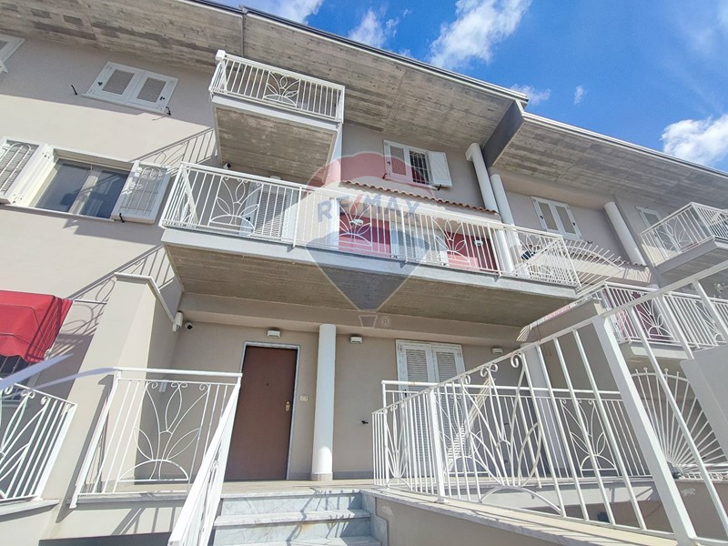 Villetta a schiera in Vendita a Sparanise, 220'000€, 338 m²