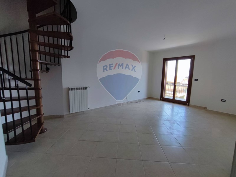 Villa in Vendita a Sparanise, 99'000€, 105 m²