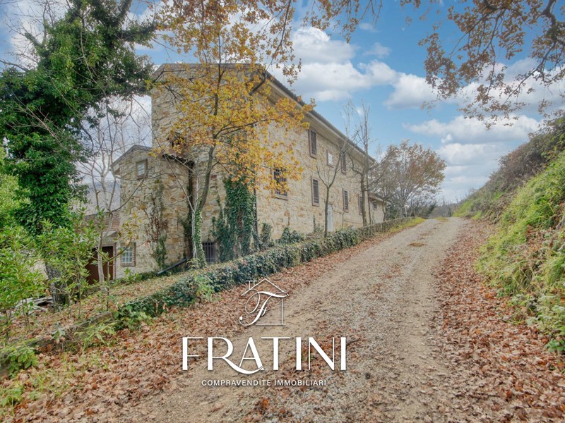 Villa in Vendita a Rotella, 549'000€, 285 m²