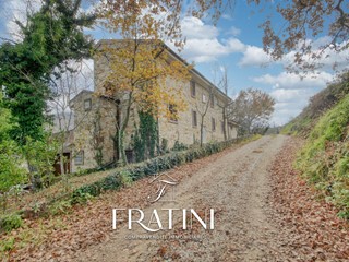 Villa in Vendita a Rotella, 549'000€, 285 m²