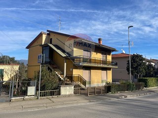Appartamento in Vendita a Laterina Pergine Valdarno, 129'000&euro;, 115 m²
