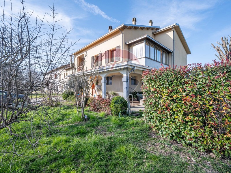 Rustico in Vendita a Poviglio, 378'000€, 298 m²