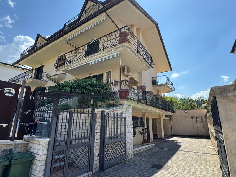 Villa in Vendita a Quadrelle, 285'000€, 260 m²