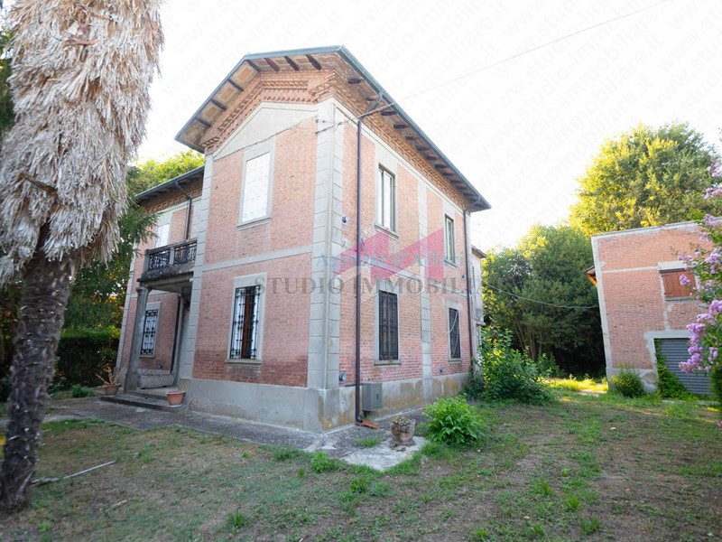 Casa Indipendente in Vendita a Castelmassa, 140'000€, 260 m²