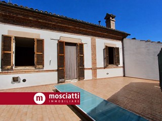 Appartamento in Vendita a Castelraimondo, 69'000&euro;, 90 m²