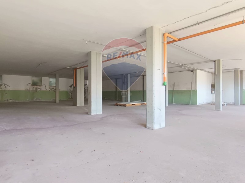 Laboratorio in Vendita a Figline e Incisa Valdarno, 127'000€, 329 m²