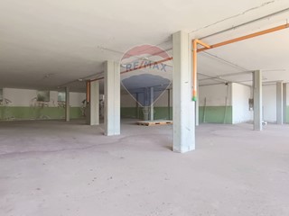 Laboratorio in Vendita a Figline e Incisa Valdarno, 127'000€, 329 m²