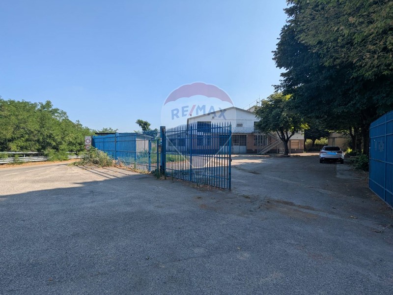 Capannone in Vendita a Gropello Cairoli, 395'000€, 1360 m²
