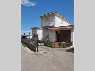 Villetta a schiera in Vendita a Minturno, 195'000€, 180 m²