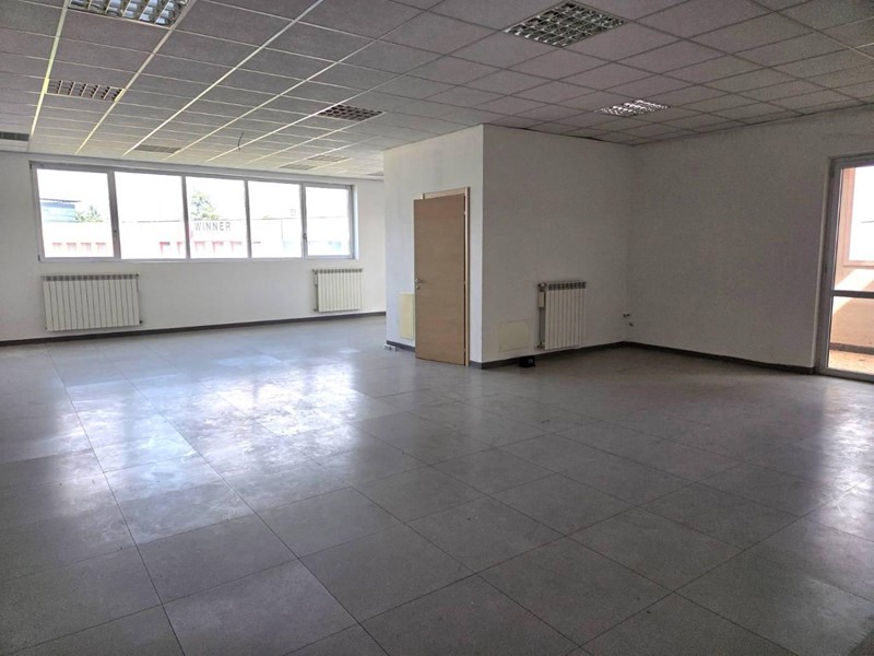 Capannone in Vendita a Vimercate, 1'300'000€, 724 m²
