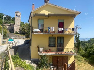 Appartamento in Vendita a Spoleto, 140'000€, 400 m²