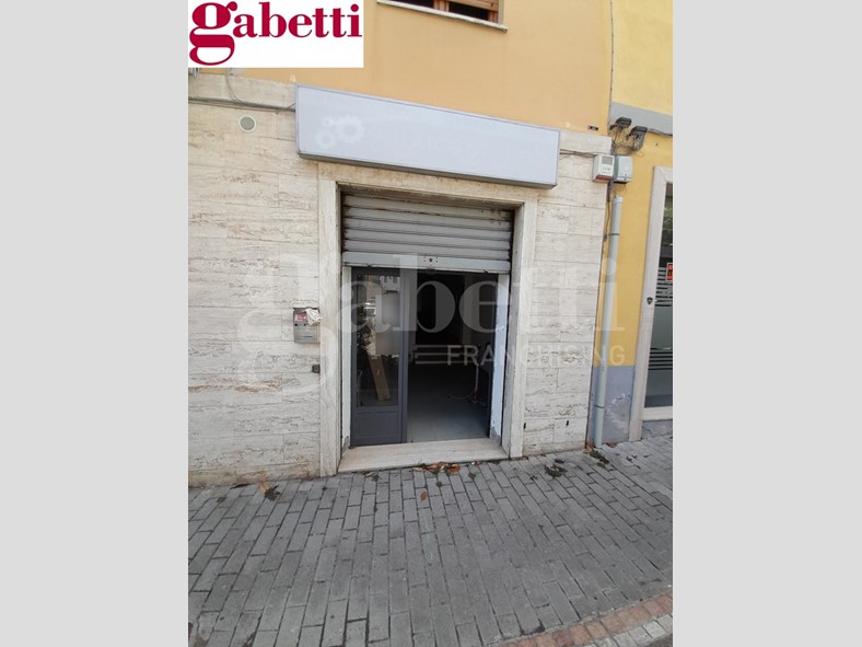 Ufficio in Vendita a Poggibonsi, 160'000€, 120 m²