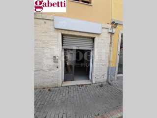 Ufficio in Vendita a Poggibonsi, 160'000€, 120 m²