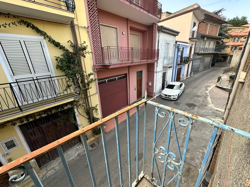 Casa Indipendente in Vendita a Rodì Milici, 43'000€, 350 m²