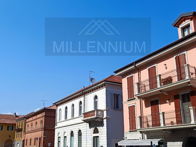 Ufficio in Vendita a Arona, 380'000€, 110 m²