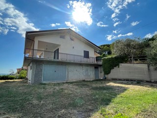 Villa in Vendita a Ferentino, 170'000€, 135 m², arredato