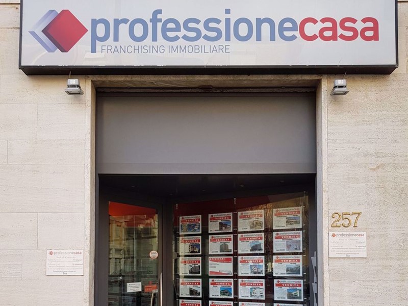 Negozio in Affitto a Grosseto, 35 m², arredato