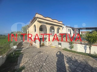 Villa in Vendita a Cellole, 175'000€, 150 m², arredato