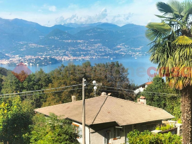 Villa in Vendita a Stresa, 510'000€, 300 m²