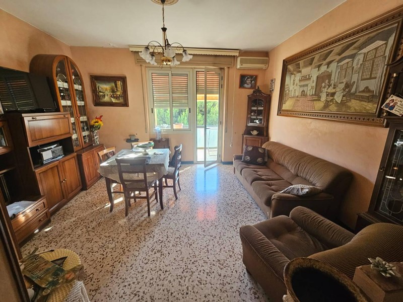 Quadrilocale in Vendita a Ventimiglia, 180'000€, 97 m², con Box
