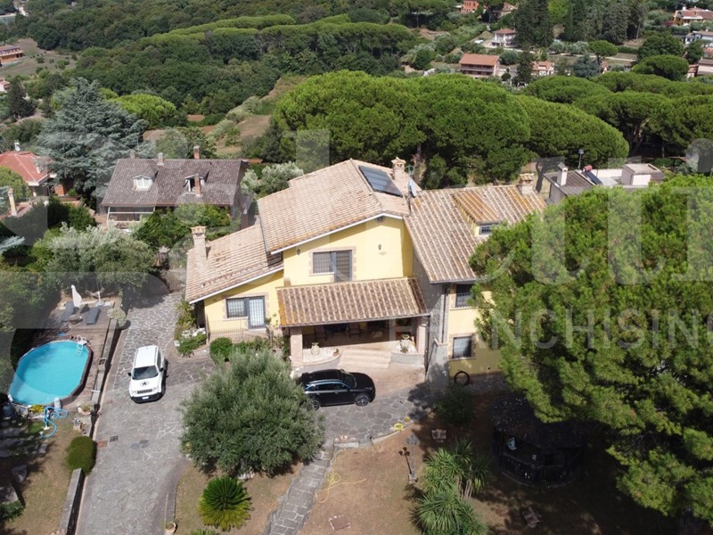 Villa in Vendita a Marino, 1'090'000€, 380 m²