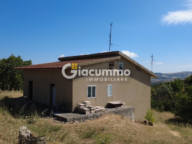 Casa Indipendente in Vendita a Potenza, 95'000&euro;, 182 m², con Box