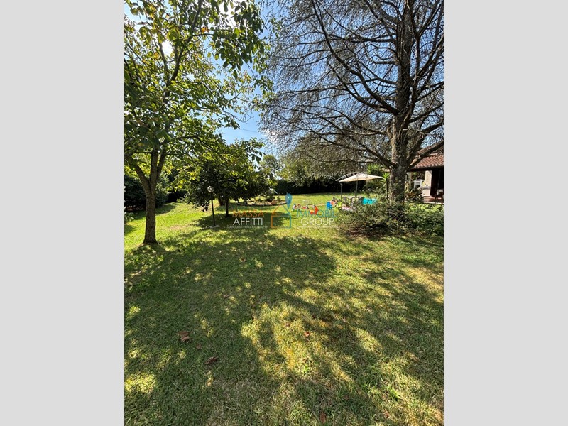 Casa Indipendente in Vendita a Pietrasanta, zona Strettoia, 450'000€, 160 m²