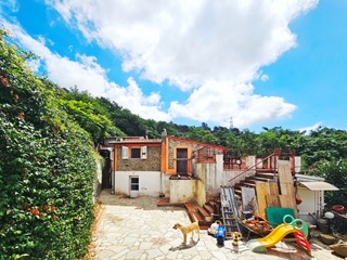 Casa Semi Indipendente in Vendita a Fosdinovo, zona Canepari, 130'000€, 148 m²