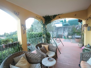 Casa Indipendente in Vendita a La Spezia, zona Periferia NORD/OVEST, 350 m²