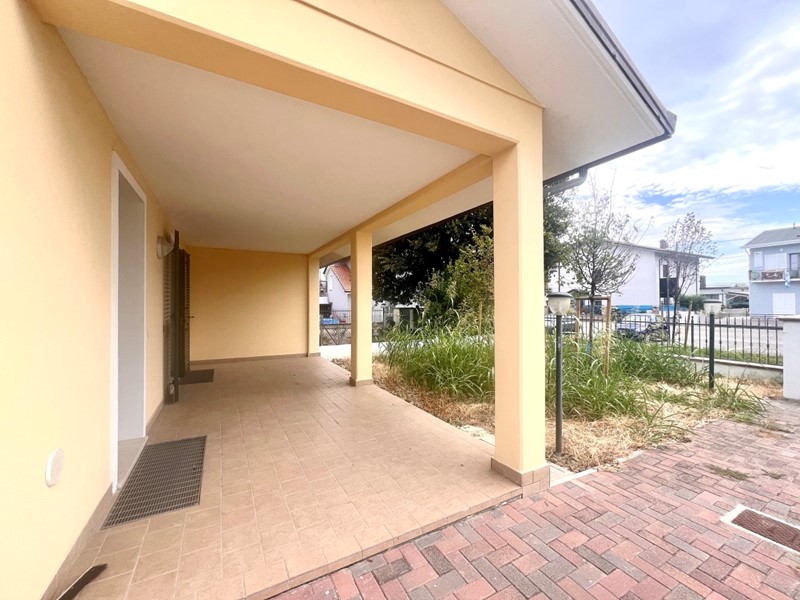 Casa Semi Indipendente in Vendita a Cesena, 375'000€, 205 m², con Box