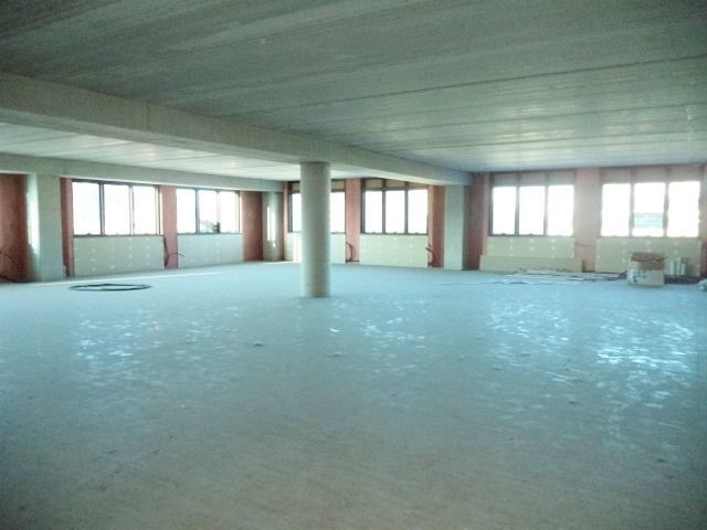Immobile commerciale in Affitto a San Benedetto del Tronto, 2'000€, 350 m²