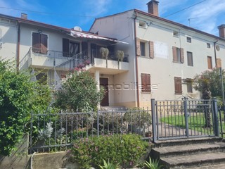 Appartamento in Vendita a Albettone, zona Lovertino, 120'000€, 138 m²