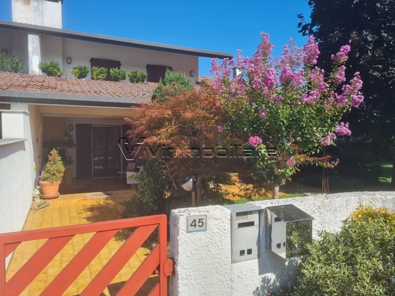 Casa Indipendente in Vendita a Barbarano Mossano, zona Ponte Di Barbarano, 275'000€, 320 m², con Box