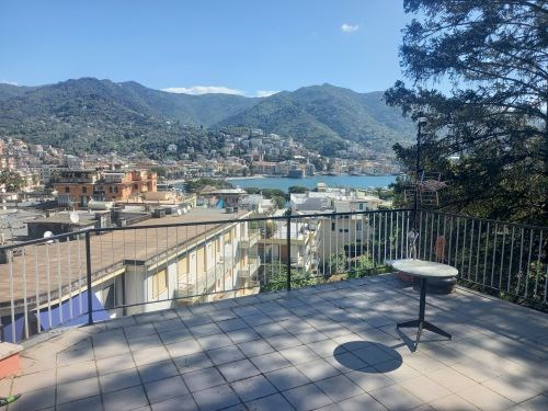 Attico in Vendita a Rapallo, zona PORTO CARLO RIVA, 680'000€, 155 m², arredato