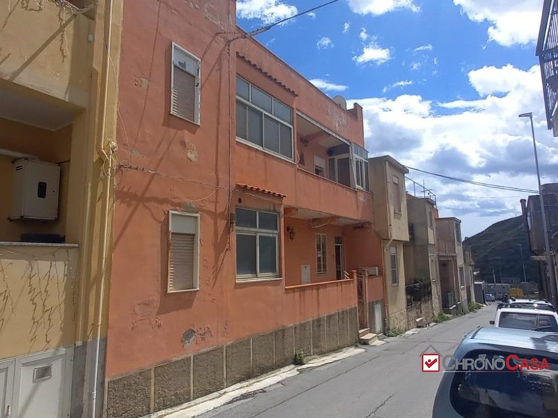 Appartamento in Vendita a Messina, 82'000&euro;, 160 m²