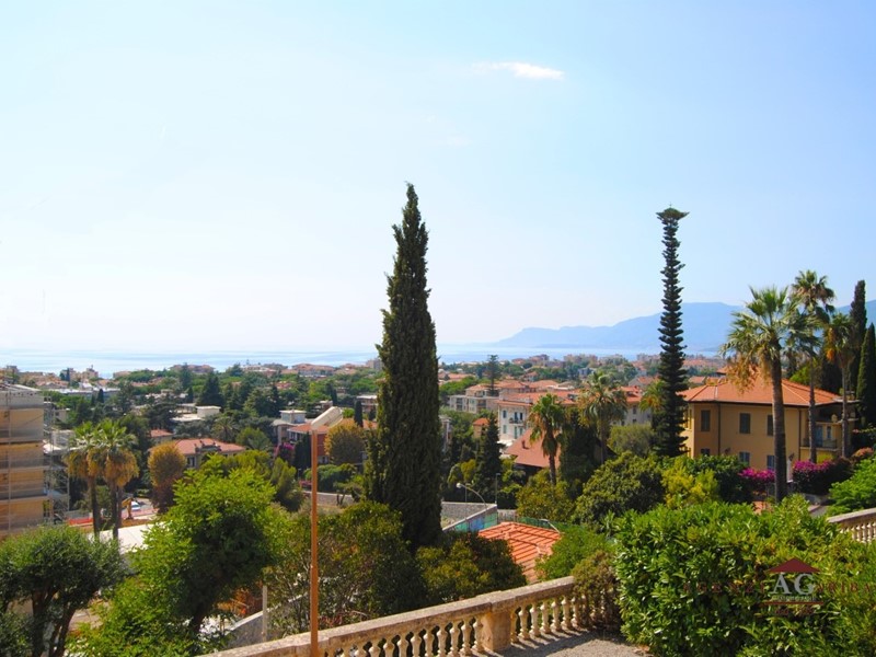 Casa Semi Indipendente in Vendita a Bordighera, 290'000€, 50 m²