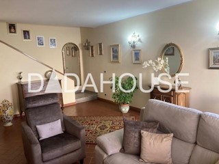 Villa bifamiliare in Vendita a Pisa, zona Putignano Pisano, 550'000€, 298 m², con Box