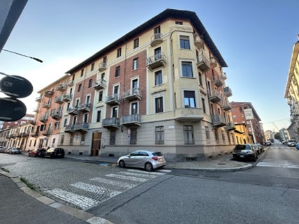 Appartamento in Vendita a Torino, 81'000€, 145 m²