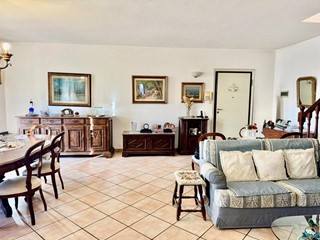 Appartamento in Vendita a Carrara, zona Fossone, 330'000€, 132 m²