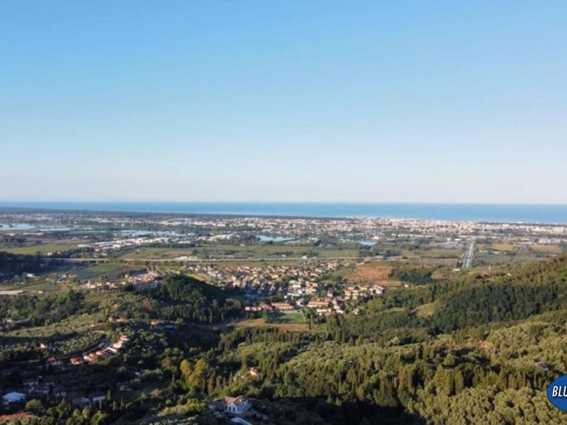 Villa in Vendita a Massarosa, zona Corsanico, 1'100'000€, 390 m², con Box