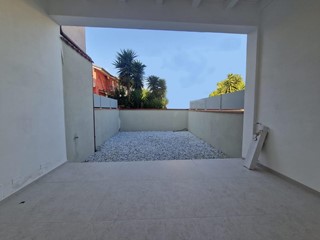 Villetta a schiera in Vendita a Carrara, zona Marina di Carrara, 350'000€, 150 m²