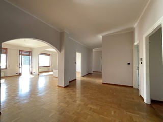 Appartamento in Vendita a Savona, 450'000€, 160 m²