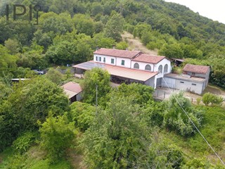 Villa in Vendita a Cairo Montenotte, 290'000€, 200 m²