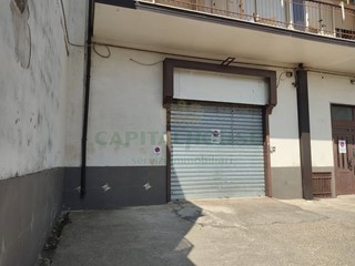 Immobile commerciale in Vendita a Baiano, 120'000€, 161 m²