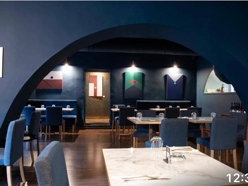 Attività commerciale in Affitto a Palermo, 3'000€, 180 m²