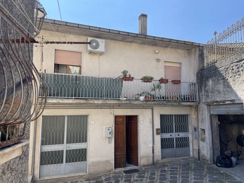 Casa Indipendente in Vendita a Montella, 60'000&euro;, 145 m²